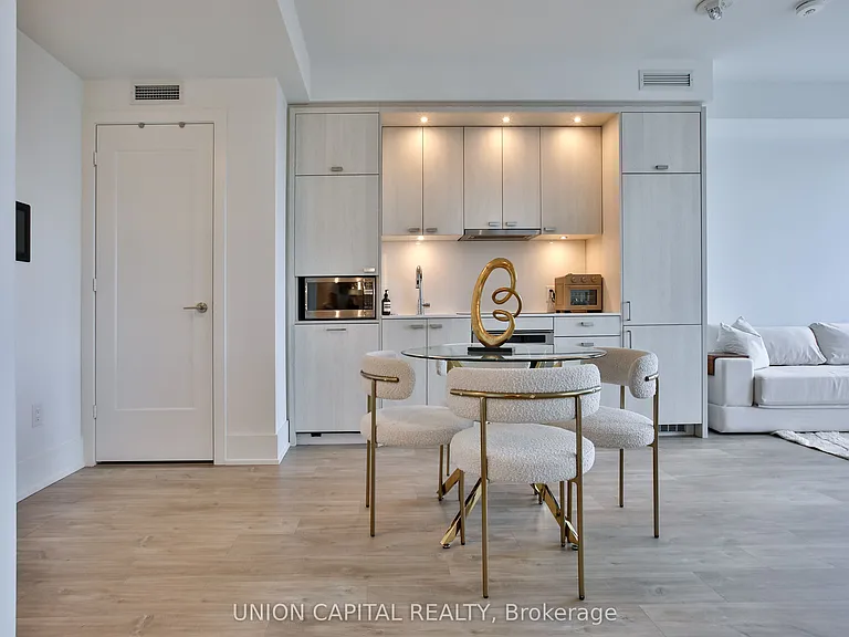 480 Front St W #1505 — Photo 4