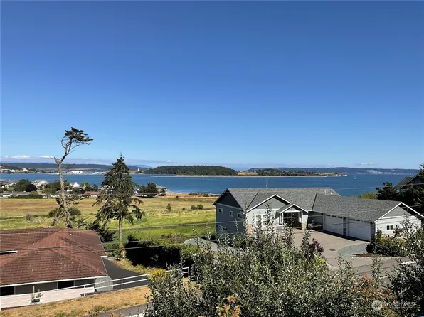 2188 SW Freund Street, Oak Harbor, WA 98277