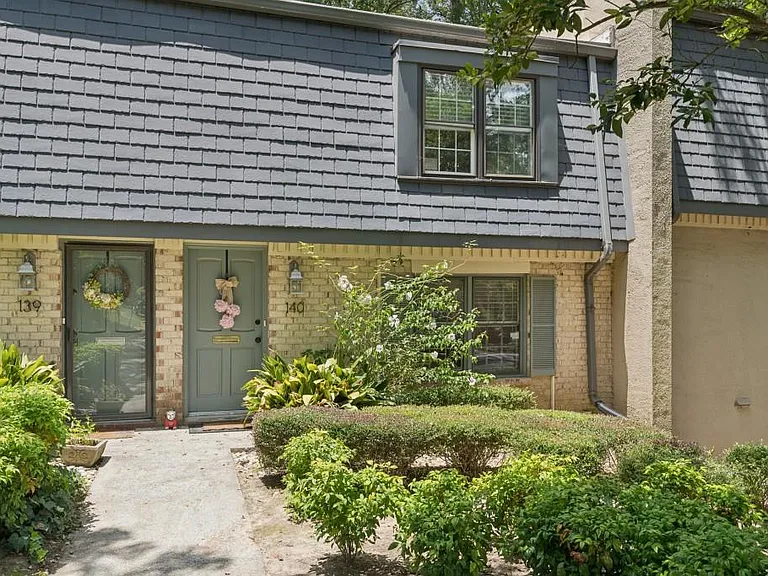 140 Amherst Pl NW — Photo 1