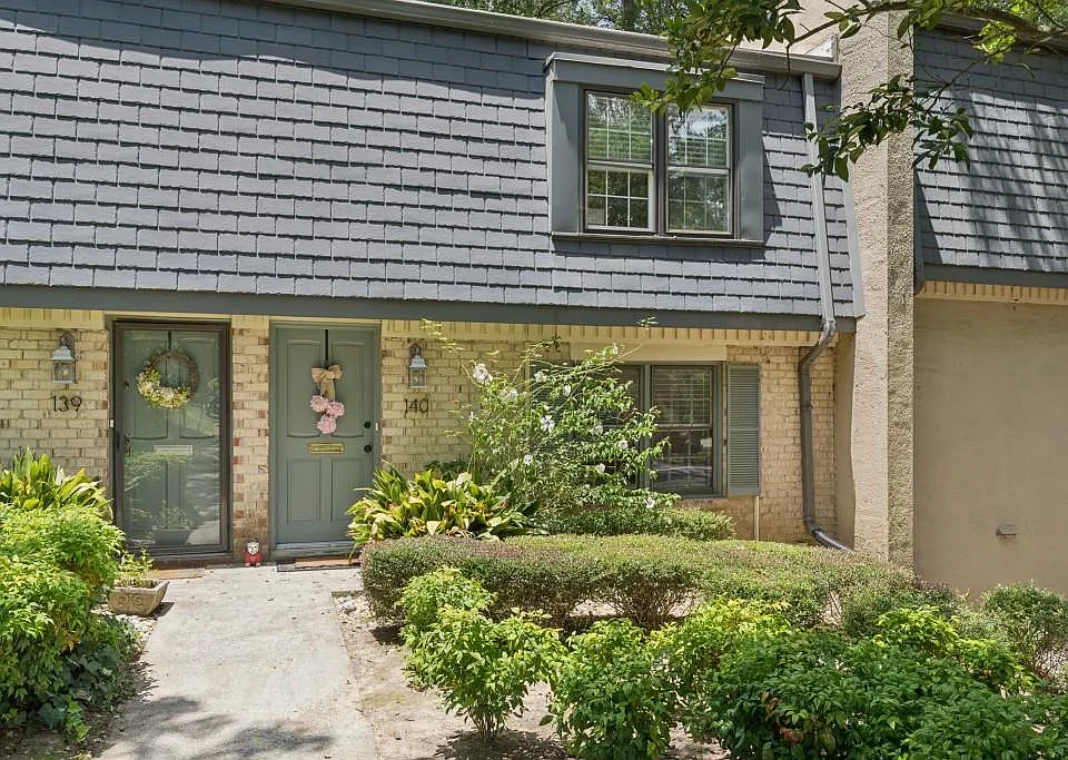 140 Amherst Pl NW