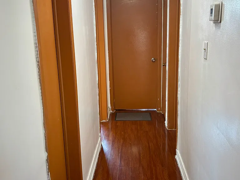 7276 Shallford Rd — Photo 2