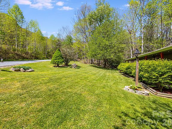 29th image of 874 & 888 Bluff Mountain Rd