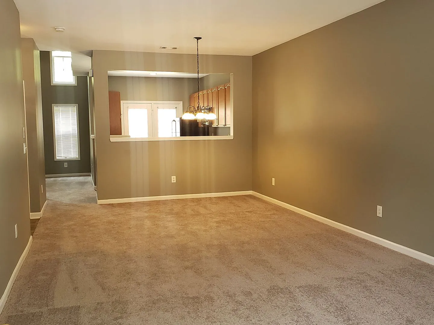 Townhome for lease — Photo 2