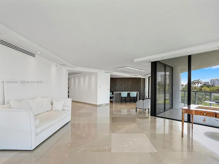 4000 Island Blvd #606 — Photo 6