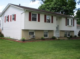 2 Adeane Dr W, Rochester, NY 14624