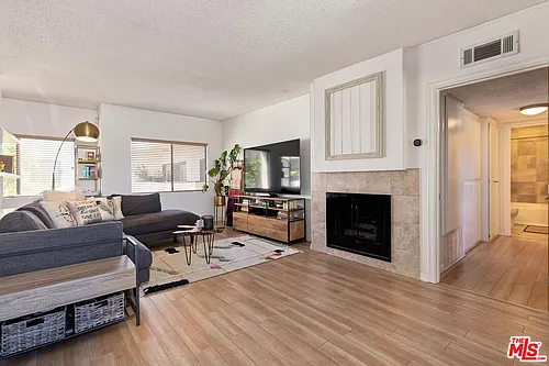 5805 Whitsett Ave #206 Photo 1