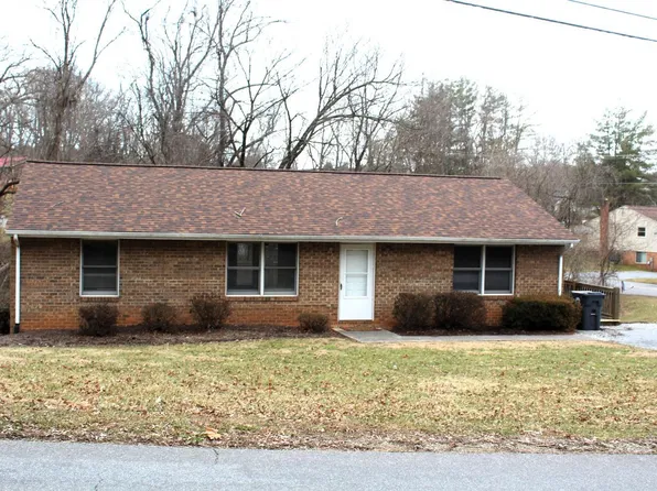 2003 Woodhaven Dr, Bedford, VA 24523