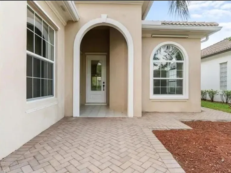2302 Heydon Cir W — Photo 2