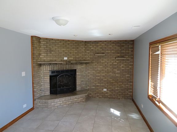 3rd image of 17246 Lorenz Ave