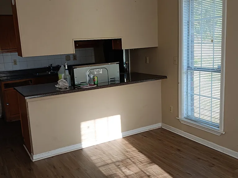 1745 Graceland Cv — Photo 19