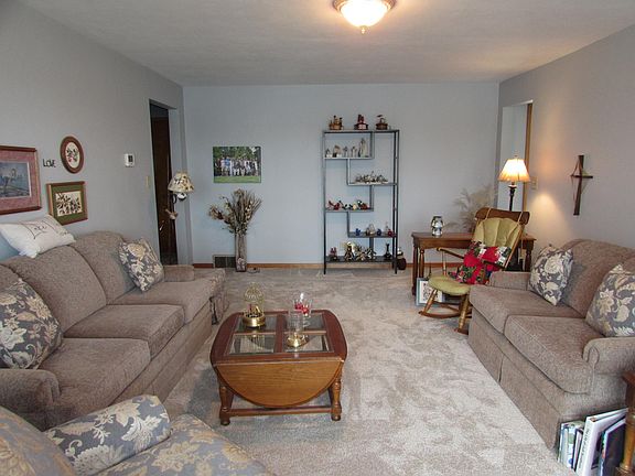 3rd image of 403 W Amber Lake Dr