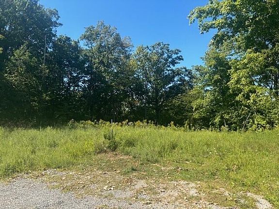 4th image of 17660 Summerhill Ln