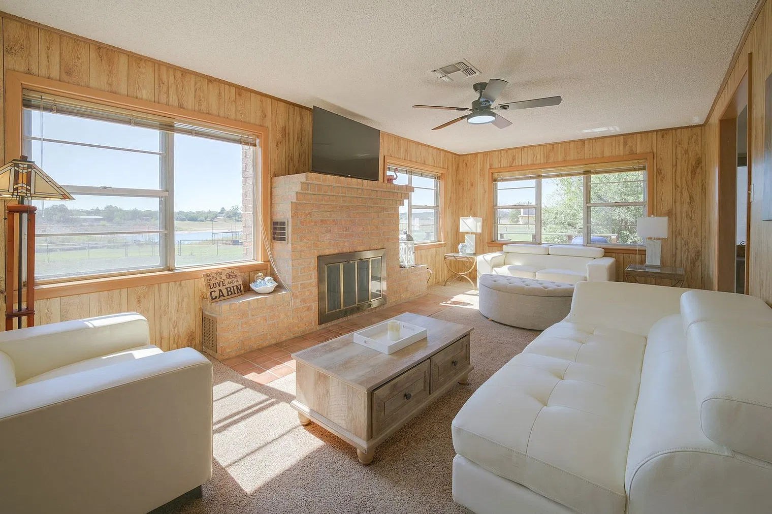 3 bed, 2.0 bath, 1496 sqft, $4,032 — Photo 1