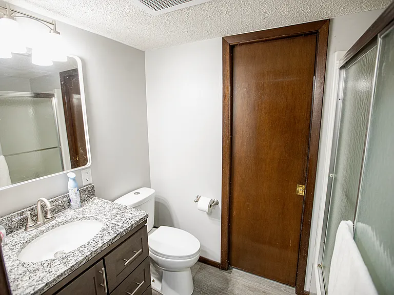 Primary En-Suite Bath - Full Tub/Shower