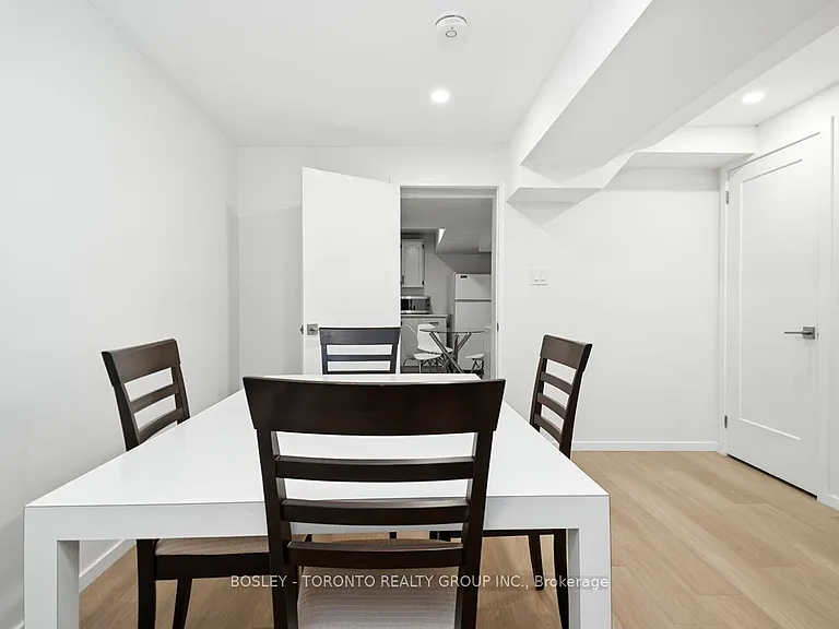 146 Earlscourt Ave #LOWER — Photo 8