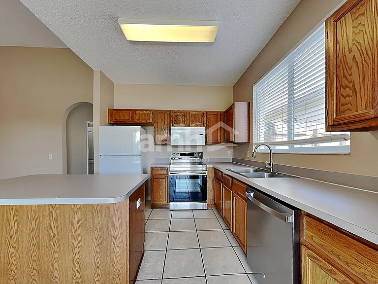 443 Sand Ridge Dr — Photo 4