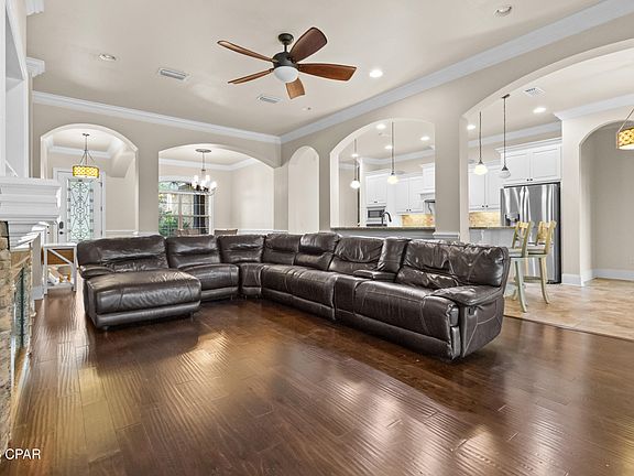4th image of 611 Shady Oaks Ln
