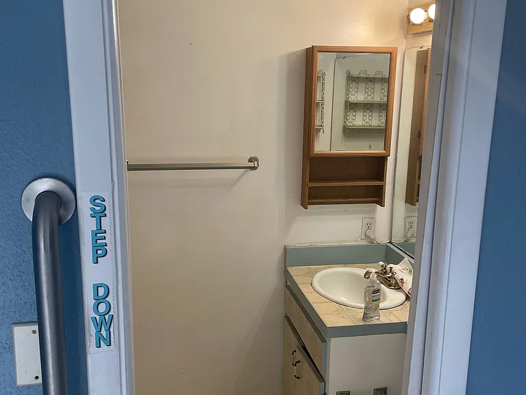 1013 Gantt Ave — Photo 6