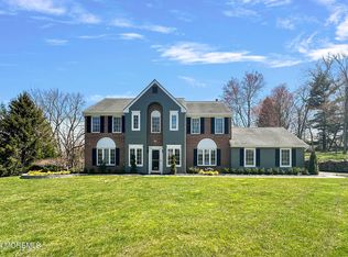 41 Sutton Dr, Manalapan, NJ 07726