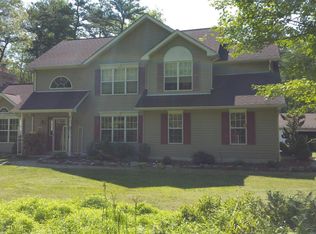 6156 Spruce Dr, Canadensis, PA 18325