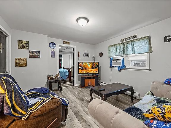 2nd image of 210 Weimar St #B
