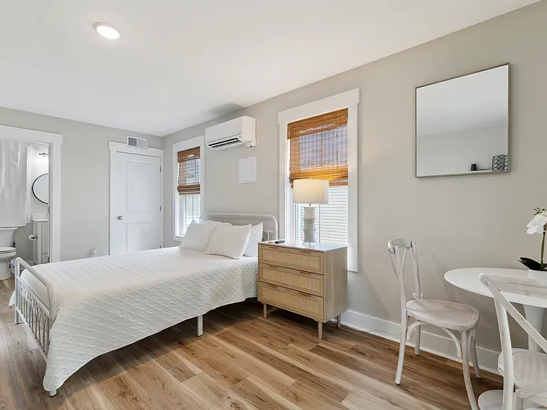 5069 Peachtree Ave #B — Photo 8