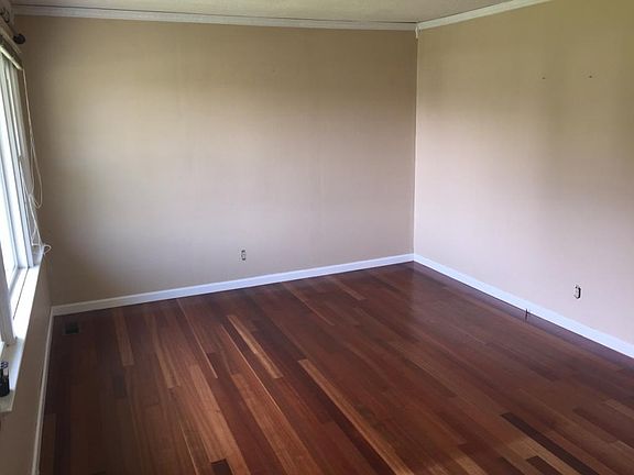 5th image of 115 Tall Oak Cir