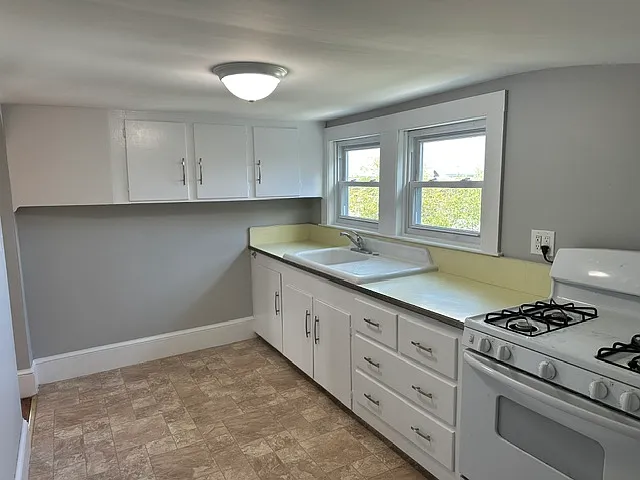 1 bed, 700 sqft, $1,300 — Photo 3