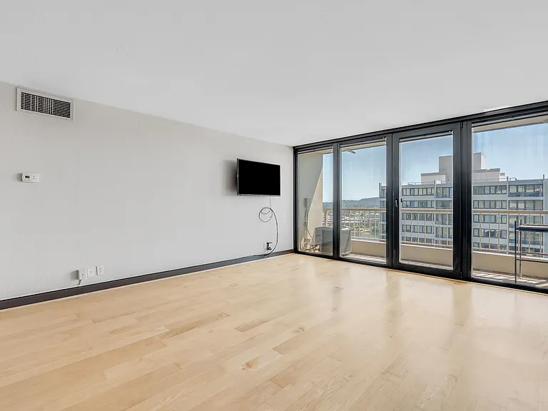 255 SW Harrison St #21G — Photo 6