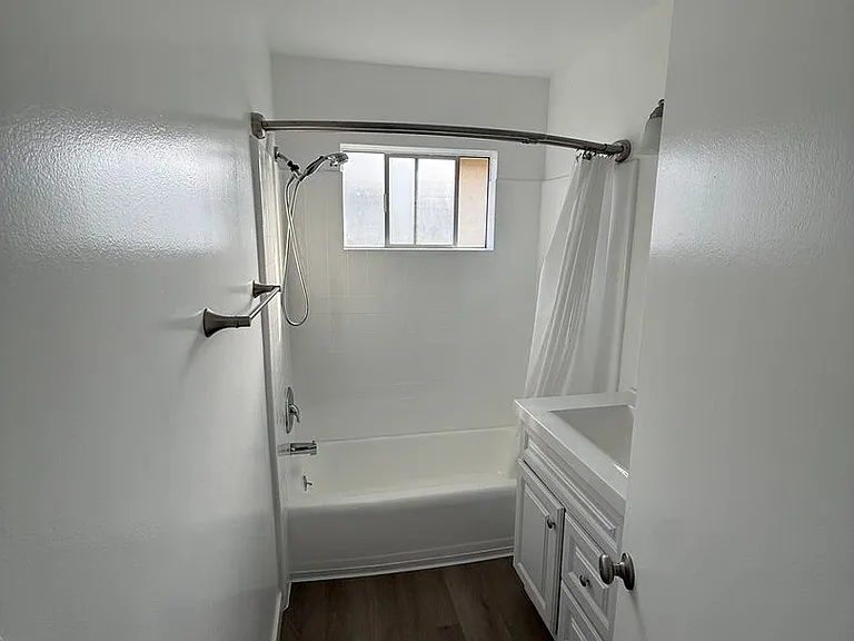 Canoga Variel Apartments- Canoga Park, CA — Photo 30