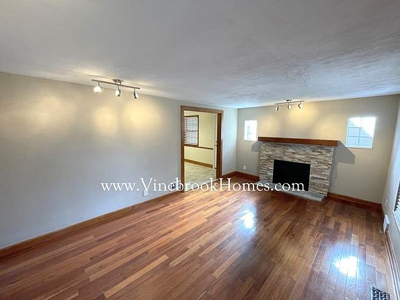2nd image of 1052 Broadview Blvd