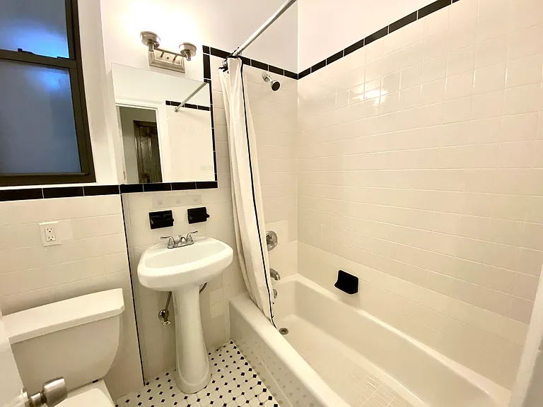 51 7th Ave S #1F — Photo 6