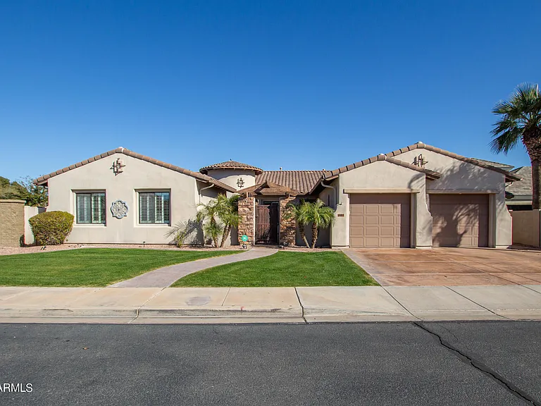 885 W Palo Brea Dr — Photo 2