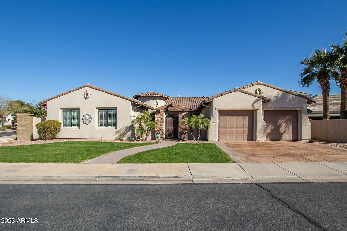 Building Photo - 885 W Palo Brea Dr