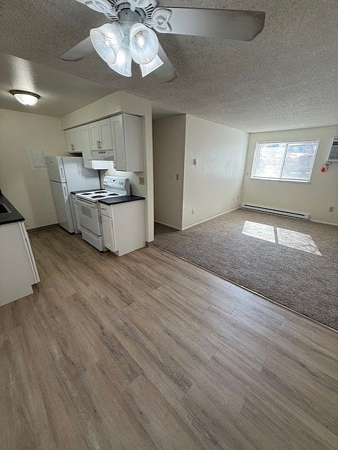 1st image of 551 E Hawthorne Rd #14