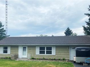 1558 Pelton Rd, Fostoria, OH 44830
