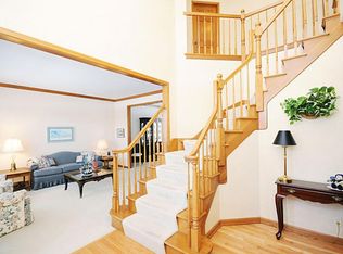 3306 Greenwood Ln, Saint Charles, IL 60175