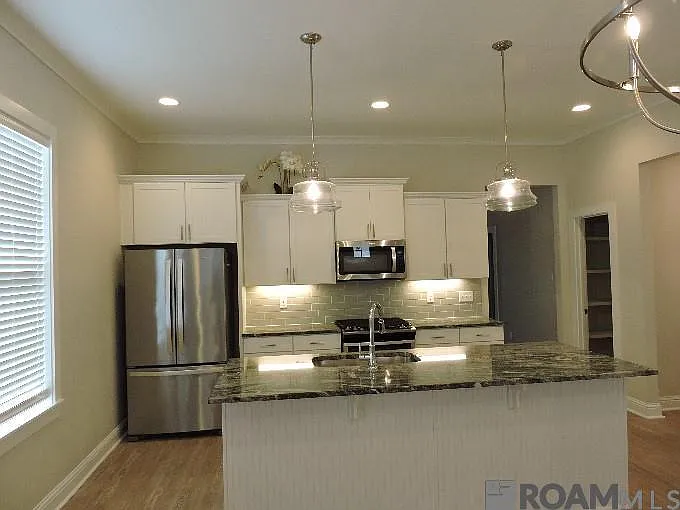 3 bed, 1752 sqft, $2,250 — Photo 4