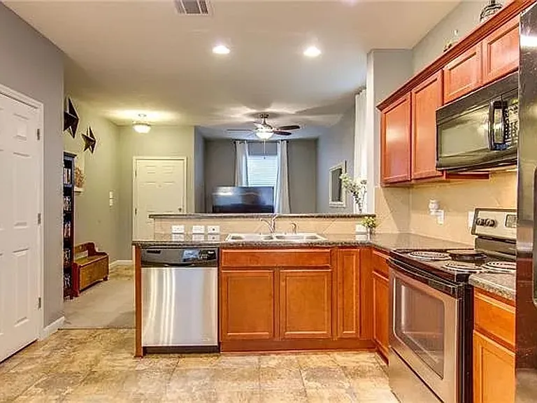 5913 Red Bud Ridge Ln — Photo 10
