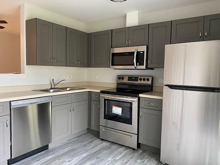 170 Waters Edge Dr #102 — Photo 1