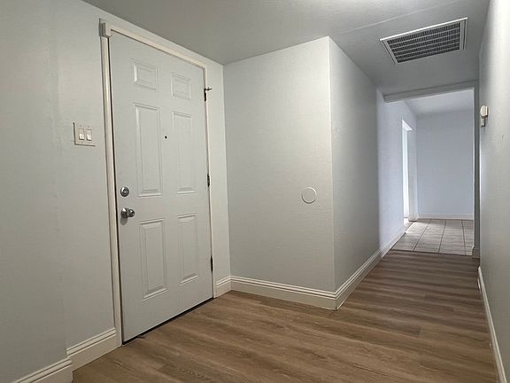 3rd image of 180 Fairbanks Ave