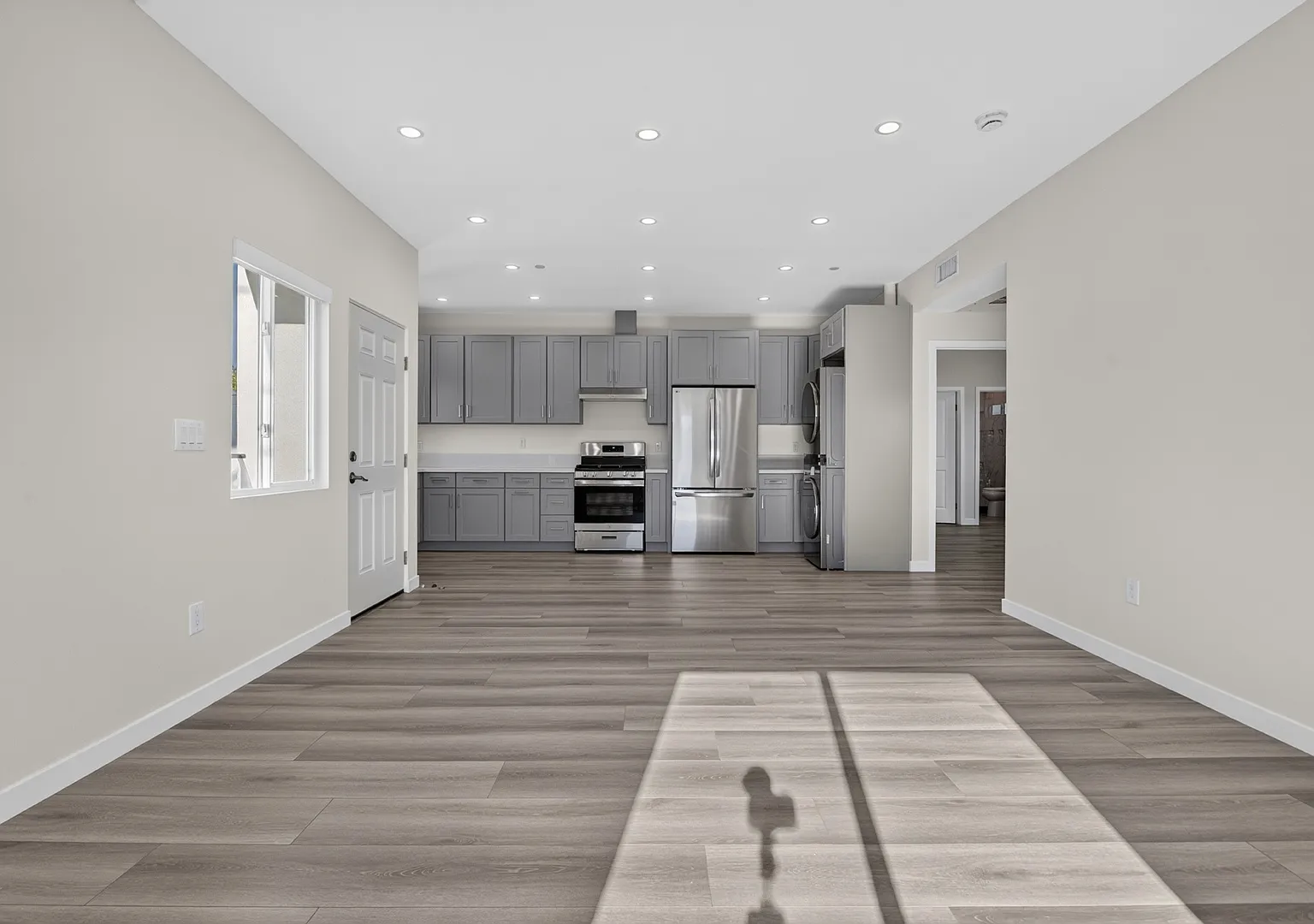 2 bed, 1000 sqft, $3,200 — Photo 2