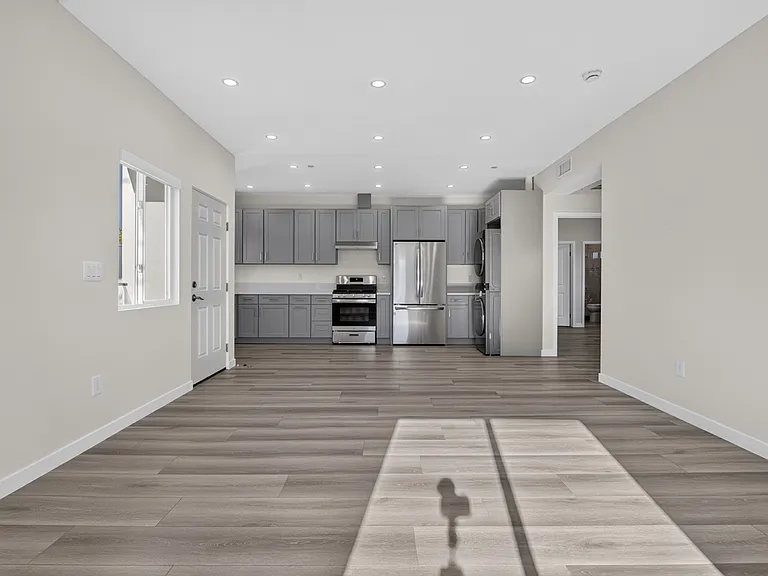 1809 N Avon St #201 — Photo 2