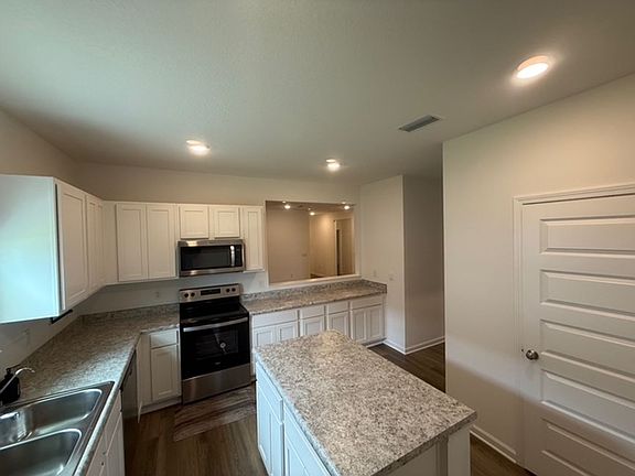 2nd image of 80 Silverthorn St
