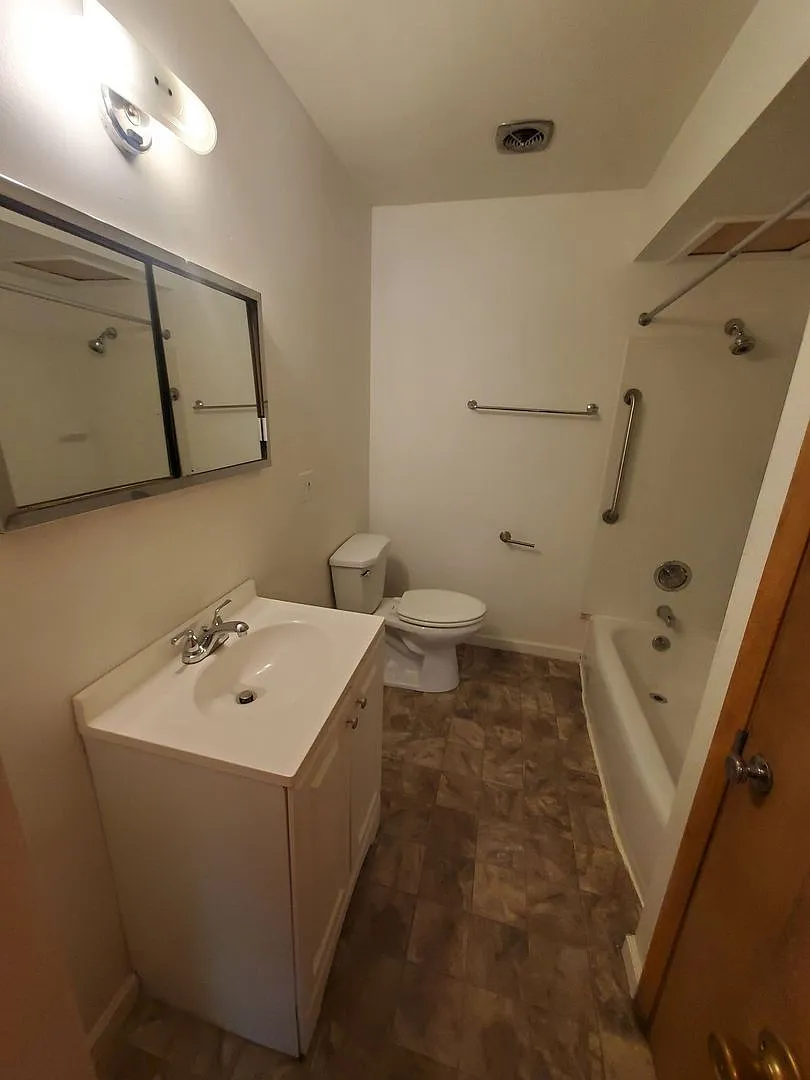 4454 S 14th St. (12 Unit) — Photo 4
