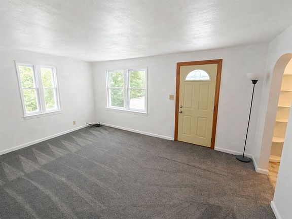3rd image of 162 Barney Blvd