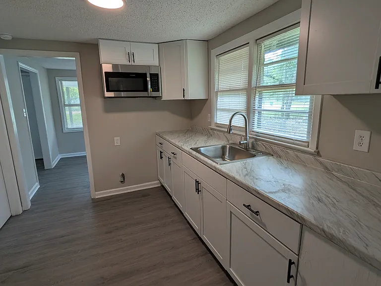 130 Margaret Dr — Photo 8