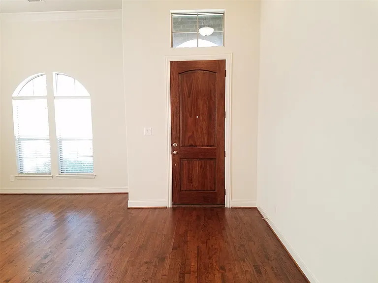 8714 Isaac St — Photo 9