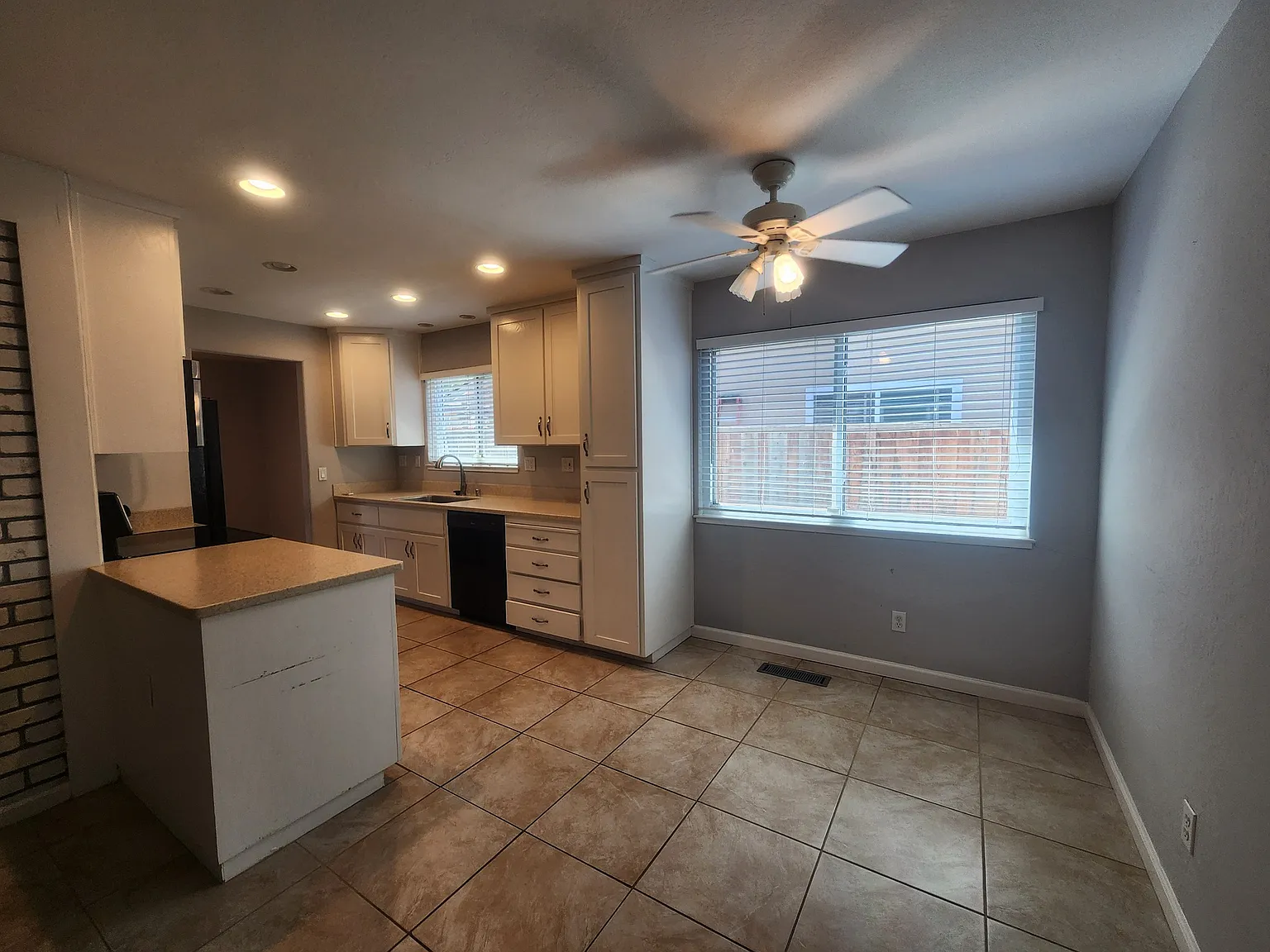 3 bed, 1484 sqft, $4,000 — Photo 2