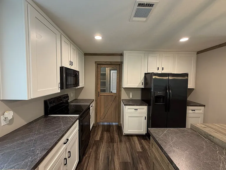 4728 County Road 82 — Photo 5
